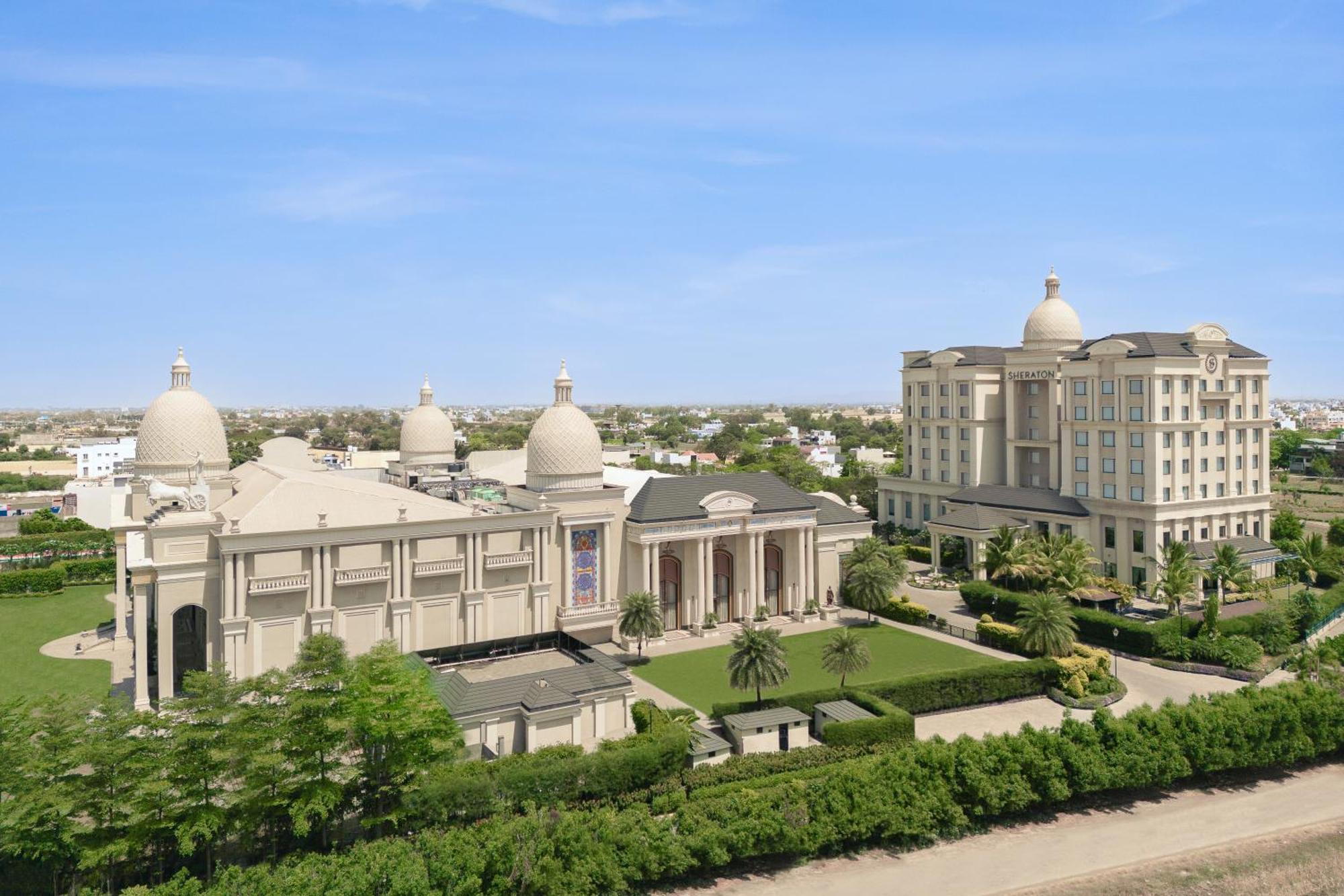 Sheraton Grand Palace Indore Exterior foto