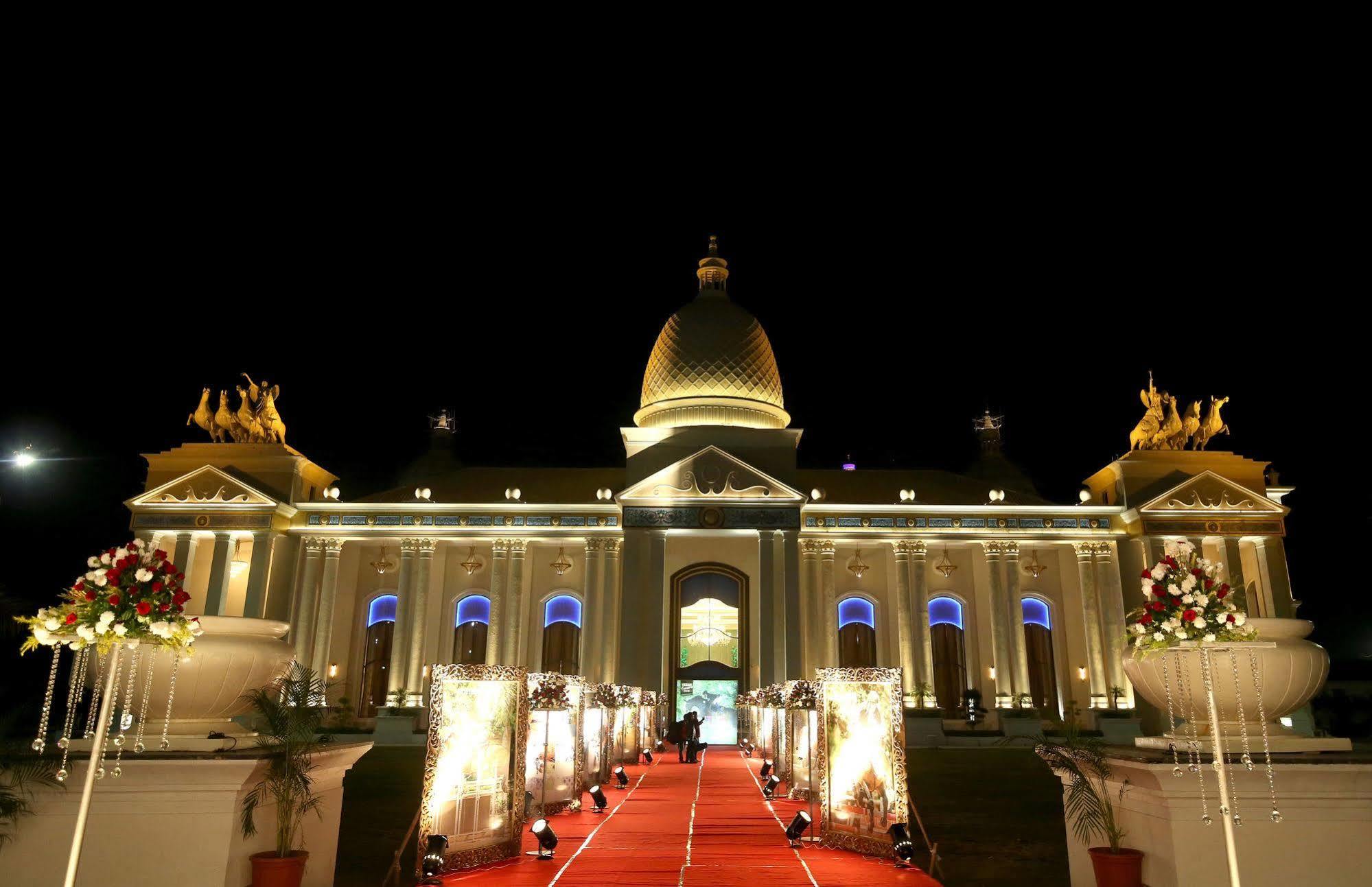 Sheraton Grand Palace Indore Exterior foto